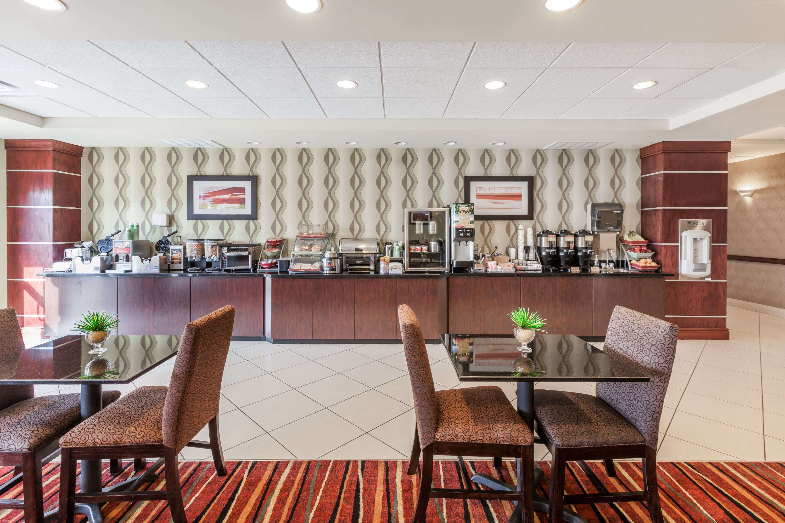 la quinta inn and suites by wyndham tulsa midtown
