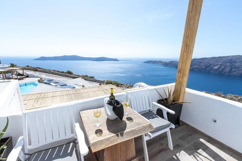 amaze suites adults only