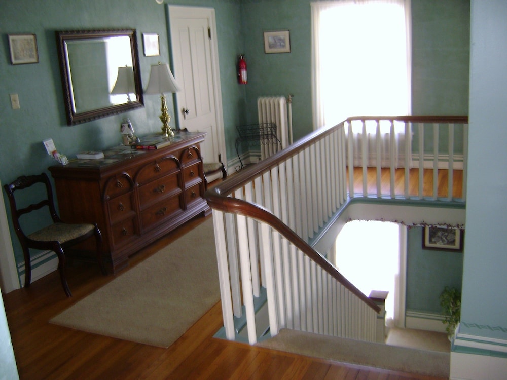 four creeks bed and breakfast