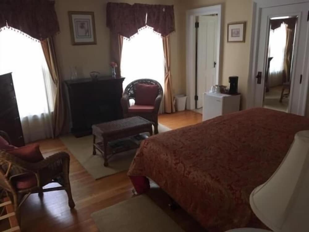 four creeks bed and breakfast