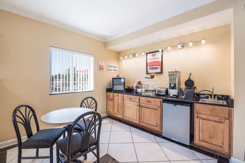 econo lodge inn and suites bryant