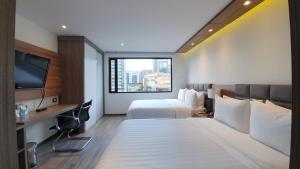 porton medellin hotel