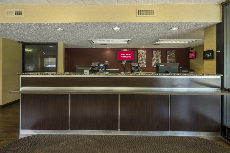 red roof inn plus wilmington newark