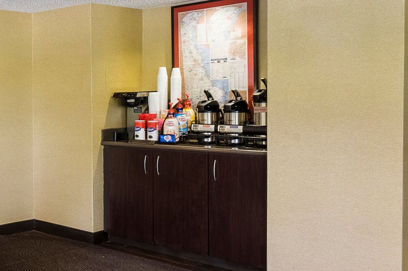 red roof inn plus wilmington newark