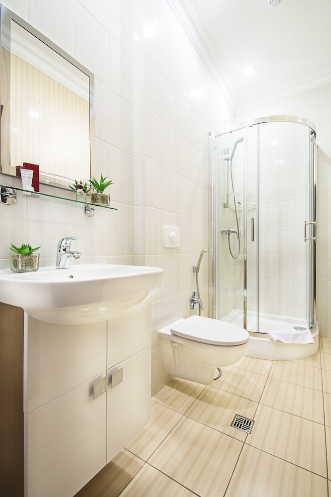 greguar hotel and apartments