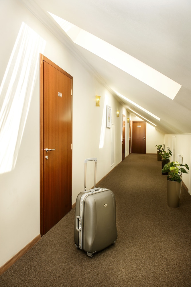 greguar hotel and apartments