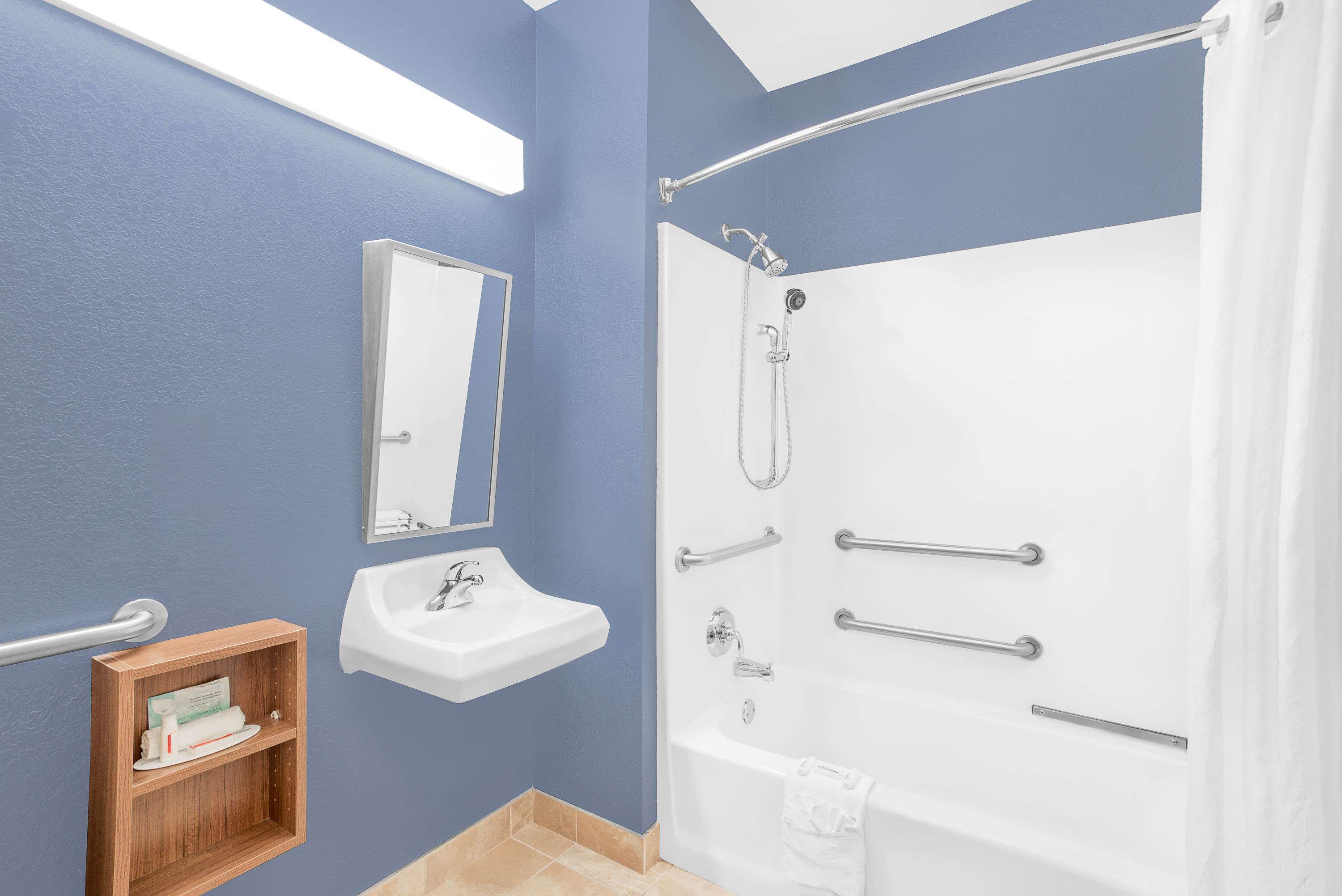 microtel inn and suites by wyndham chili rochester airport