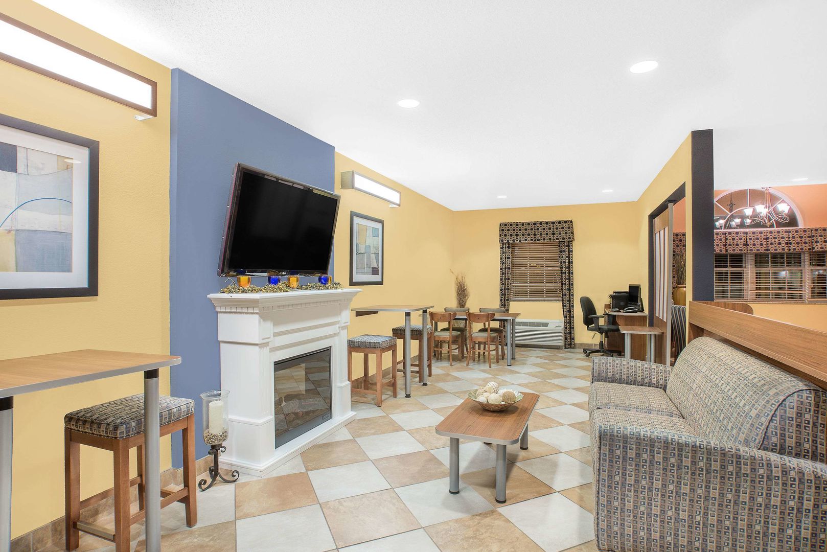 microtel inn and suites by wyndham chili rochester airport