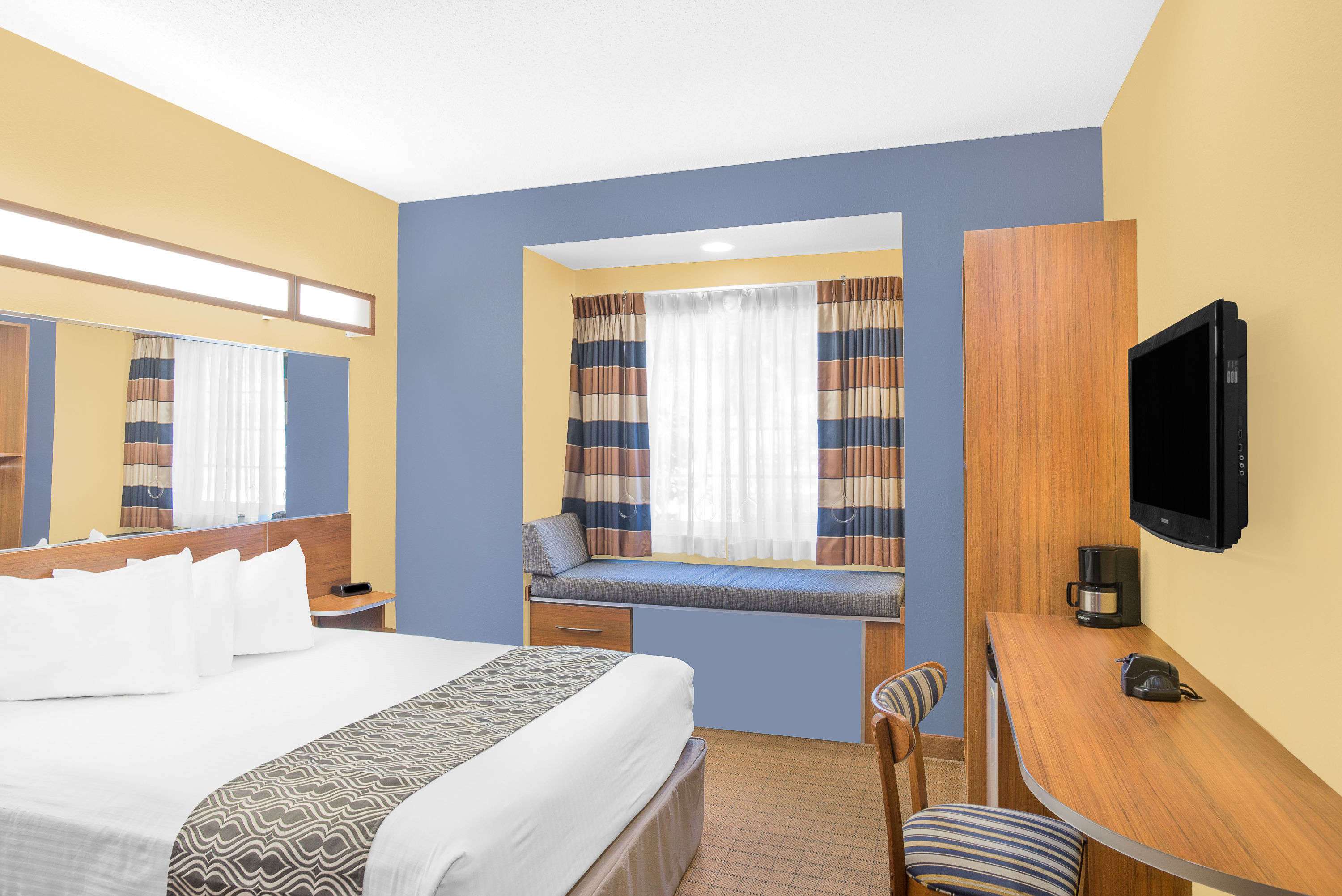 microtel inn and suites by wyndham chili rochester airport