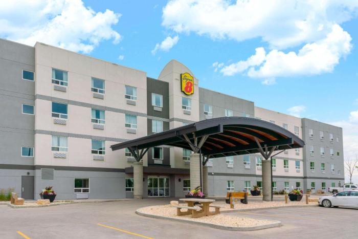 super 8 by wyndham winnipeg east mb