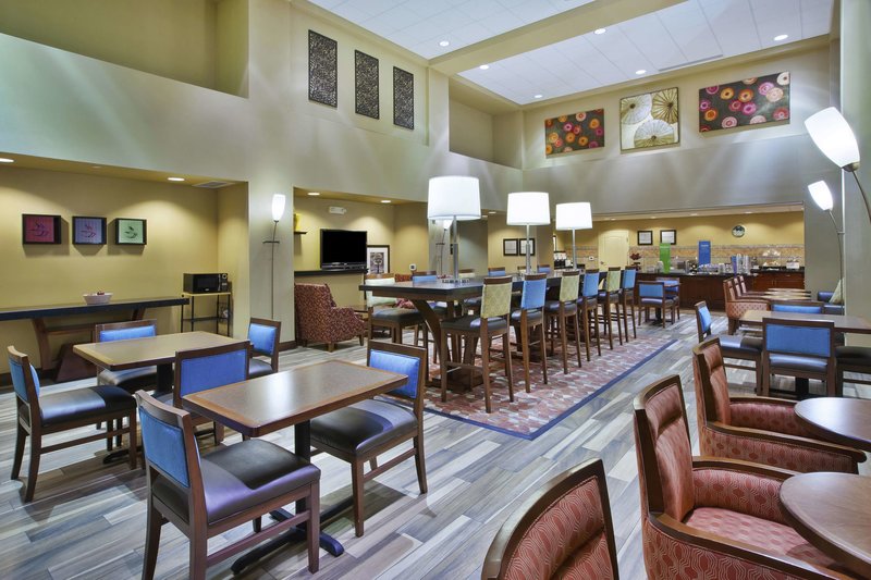 hampton inn and suites wichita northeast