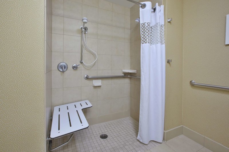 hampton inn and suites wichita northeast