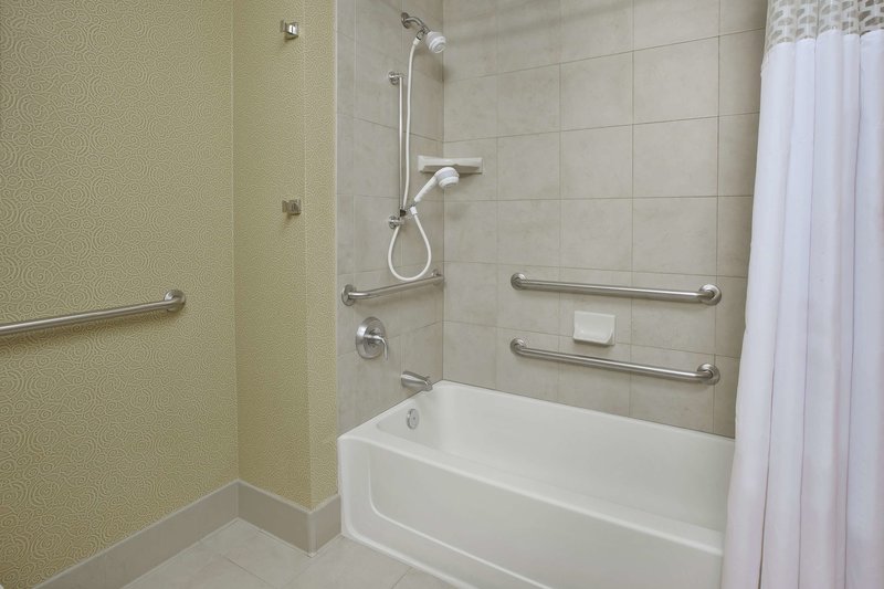 hampton inn and suites wichita northeast