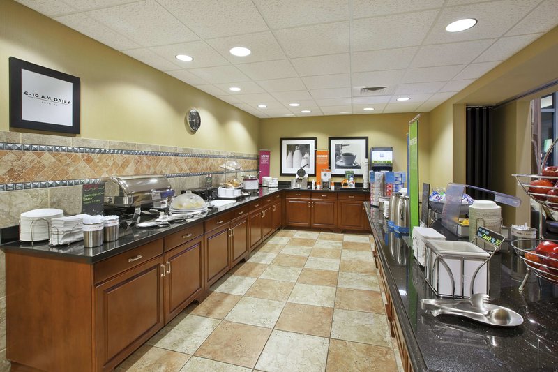 hampton inn and suites wichita northeast