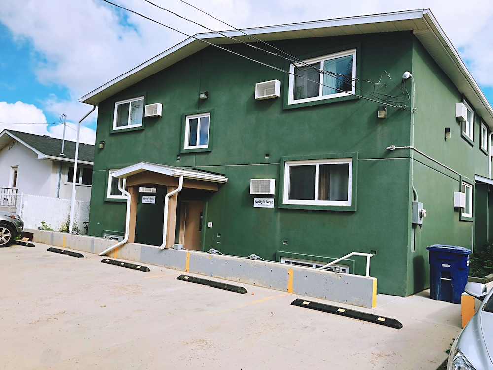nettys nest visitor lodge