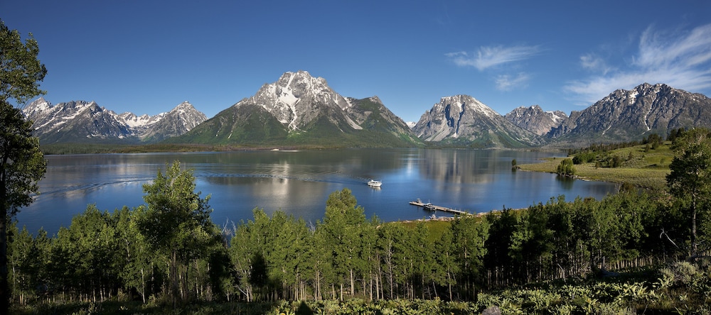 headwaters lodge and cabins at flagg ranch
