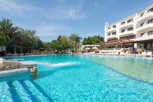 Paphos Gardens Holiday Resort,Alykes Beach>>Kato Paphos,3 star