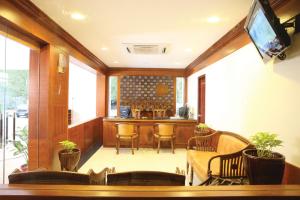 meenakshis sunshine hotel