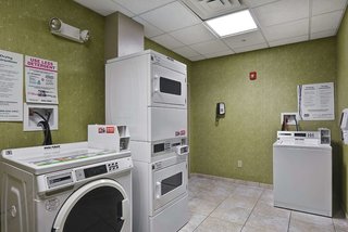 hampton inn and suites new hartford utica