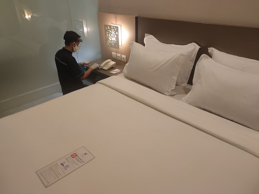 oak tree urban jakarta