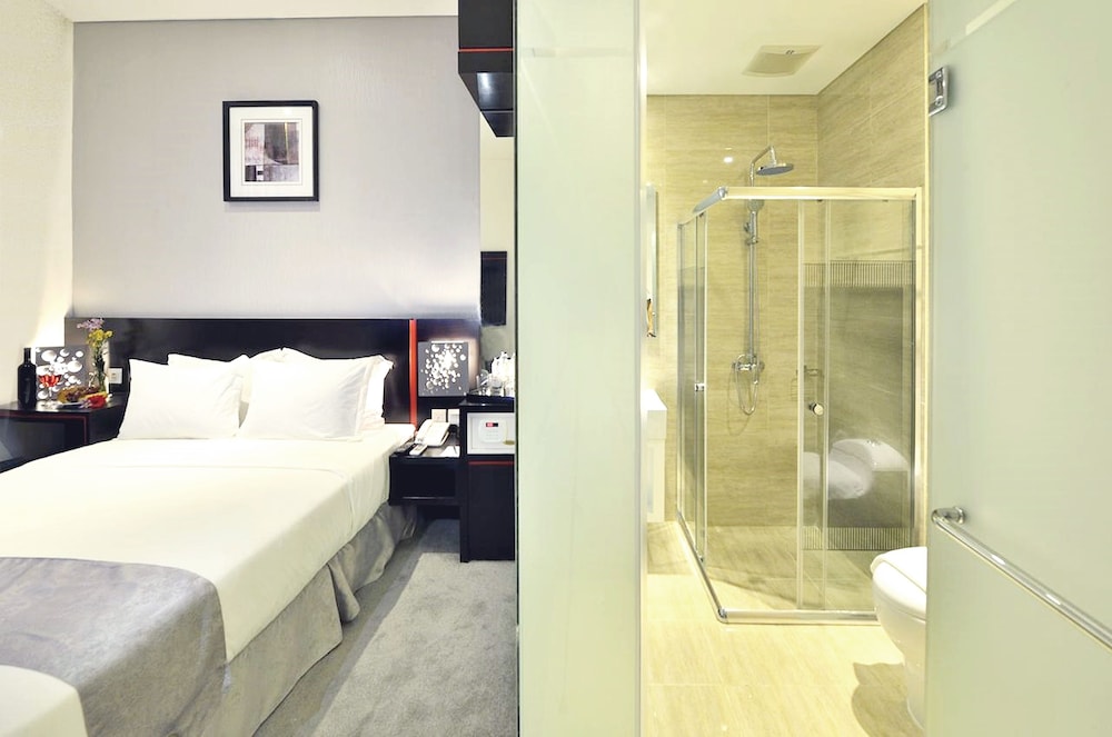 oak tree urban jakarta