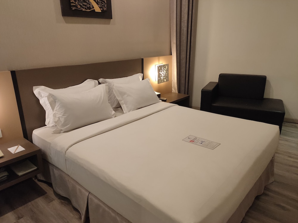 oak tree urban jakarta