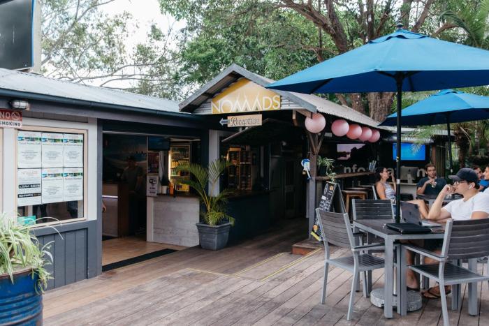 nomads noosa backpackers hostel