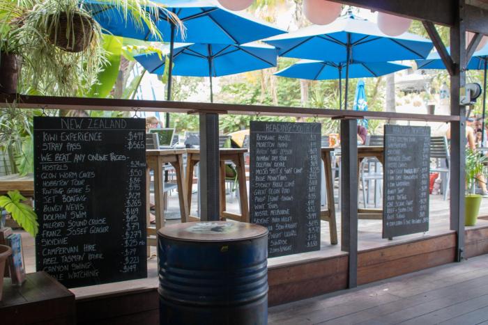 nomads noosa backpackers hostel