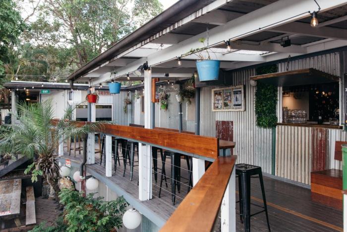 nomads noosa backpackers hostel