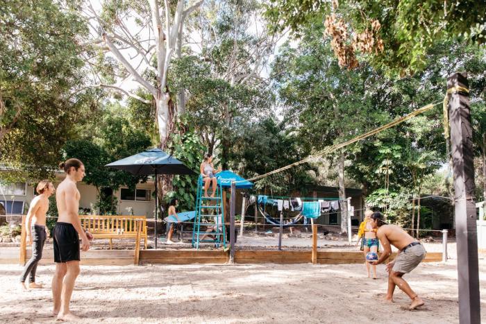 nomads noosa backpackers hostel