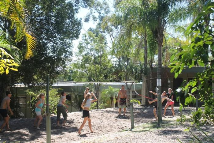 nomads noosa backpackers hostel