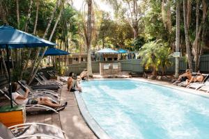 nomads noosa backpackers hostel