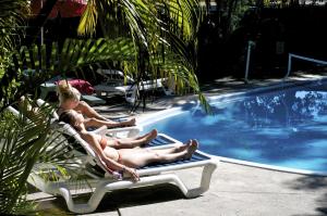 nomads noosa backpackers hostel