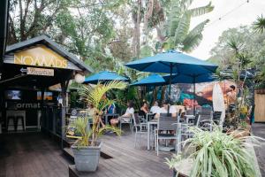 nomads noosa backpackers hostel