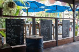 nomads noosa backpackers hostel