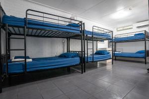 nomads noosa backpackers hostel