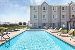 studio 6 suites breaux bridge la