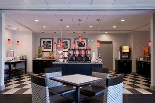 Hampton Inn & Suites Roanoke Airport,Wirtz>>Roanoke,3 star