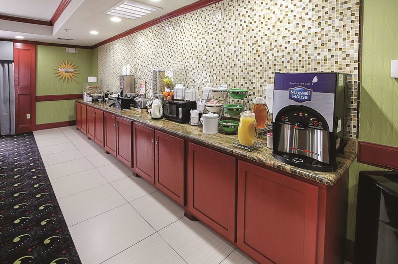 la quinta inn and suites by wyndham dallas hutchins