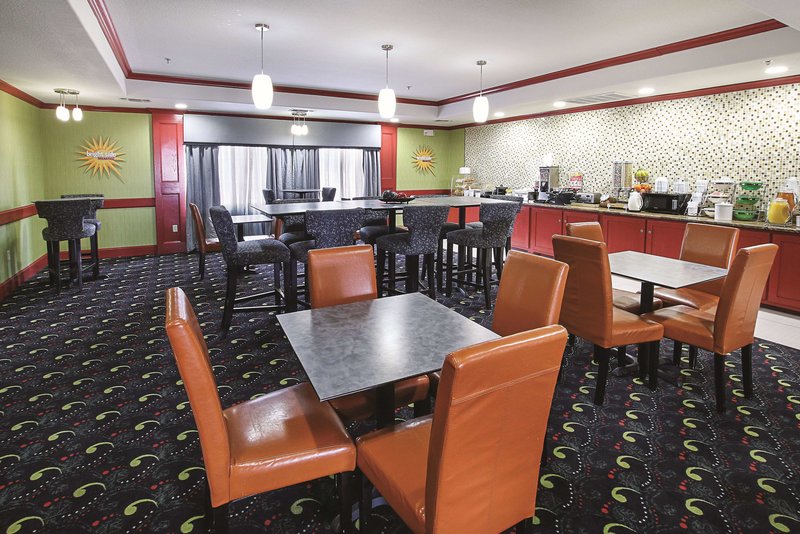 la quinta inn and suites by wyndham dallas hutchins