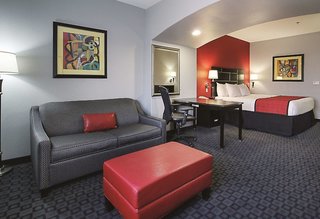 la quinta inn and suites by wyndham dallas hutchins
