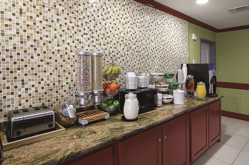 la quinta inn and suites by wyndham dallas hutchins