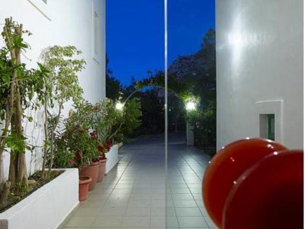 bella vista hotel by checkin
