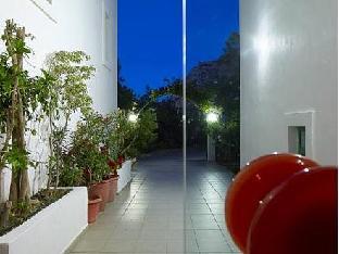 bella vista hotel by checkin