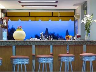 bella vista hotel by checkin