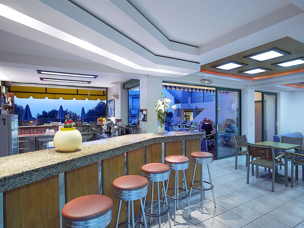 bella vista hotel by checkin