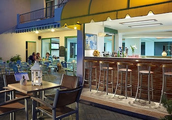 bella vista hotel by checkin