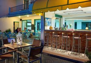 bella vista hotel by checkin