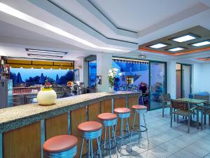 bella vista hotel by checkin