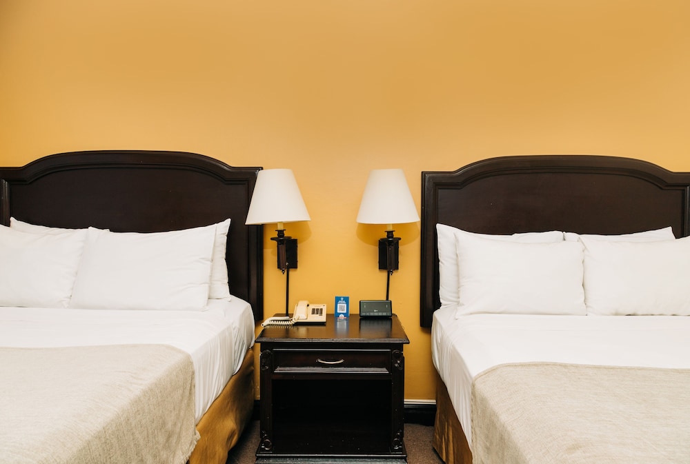 plaza hotel and suites